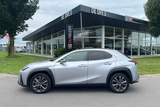 Lexus UX 250h F Sport Line | CAMERA | ADAPTIVE | KEYLESS | CARPLAY / 26