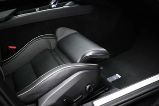 Volvo V60 2.0 B4 Ultimate Dark | PANORAMADAK | HEAD UP | STANDKACHEL | ACHTERBANKVERWARMING | 360 CAMERA | 20" / 13
