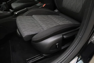 Opel Astra Sports Tourer 1.2 Turbo 130pk Edition 2020 | Navigatie | Achteruitrijcamera | Climate control | LED koplampen | Parkeersensoren | Lichtmetalen velgen | Extra getint glas | Dakrails / 18