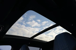 Lynk & Co 01 1.5 Plug-in Hybrid 262 Pk Zwarte Hemel | Panoramadak | 75 km Elektrisch | 360 Camera | NL Auto | 20 inch. LMV | 1e Eigenaar / 7