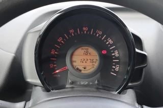 Toyota Aygo FUN 5-DEURS AIRCO NL-AUTO EL-RAMEN BLUETOOTH DEALER-ONDERHOUDEN / 17