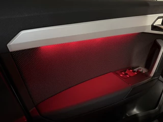 SEAT Arona 1.0 TSI Xcellence Business Intense Camera | Sfeerverlichting | Stoelverwarming | Adaptive cruise | Carplay / 13