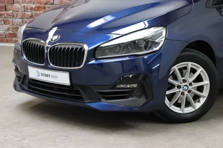 BMW 2 Series Active Tourer 218i Executive Automaat  / Navigatie / Trekhaak / Panoramadak / LED / Achteruitrijcamera / Climate Control / Parkeersensoren voor+achter / Cruise Control / Bluetooth / 2