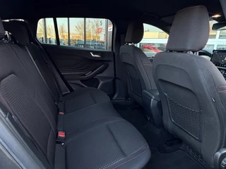 Ford Focus Wagon 1.0 EcoBoost Hybrid ST Line Carbon / 15