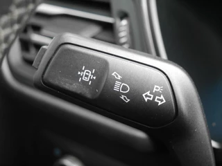 Ford Kuga 2.0 TDCi 150pk Titanium | Diesel | Trekhaak 1900kg | Navigatie | Climate control | Achteruitrijcamera | Cruise control | Keyless | Lichtmetalen velgen / 18