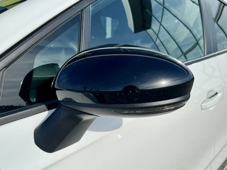 Renault Clio 1.0 TCe 90 Evolution  | Lichtmetaal | Parkeersensoren | Dodehoek | Navigatie | Airco | Cruise Control | Chrome Pakket | Elektrische Ramen | Getint Glas | NL Auto | BTW Auto | Apple CarPlay/Android Auto / 24