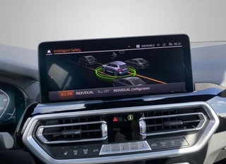 BMW iX3 M Sport High Executive 80 kWh | 1e eigenaar | dealer onderhouden | panoramadak | leder interieur | SOH accu 99.5% / 32