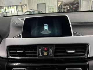 BMW X2 SDrive18i Executive / NL-auto / Navigatie / 43