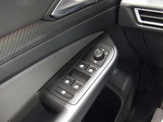 Volkswagen Golf 1.5 eTSI 150pk 7-DSG R-line / 34