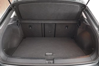 Volkswagen T-Roc 1.0 TSI 110pk Style Trekhaak LED Virtual Cockpit Navigatie / 42