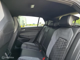 Volkswagen Golf 1.5 eTSI R-Line / Sfeer / Carplay / Camera / 12