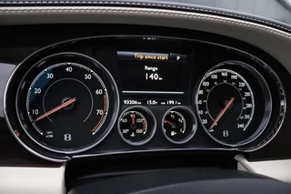 Bentley Flying Spur 6.0 W12 | LEDER | SCHUIFDAK | KERAMISCH | NAIM SOUNDSYSTEM | ENTERTAINMENT ACHTERIN | STOELVERKOELING/VERWARMING | MASSAGE | CAMERA | AIRCO | CRUISE | NAVI | / 62