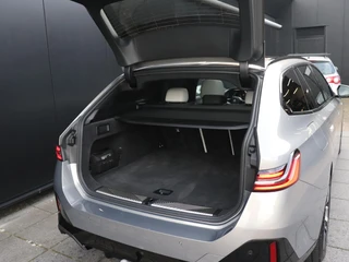 BMW 5-serie Touring 550e xDrive M-SPORT PRO | LEDER | PANO-DAK | HEAD-UP | LEDER | BOWERS & WILKINS | TRAVEL-PAKKET | SURROUND PAKKET | INNOVATIE-PAKKET | ( NWPRIJS 105.000,- ) | SOH 97.4% | / 20