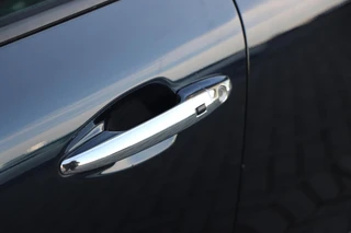 Kia e-Niro DynamicPlusLine 64 kWh|Schuif-kanteldak|Stoelverwarming|Camera|Clima|Cruise|Telefoon / 16