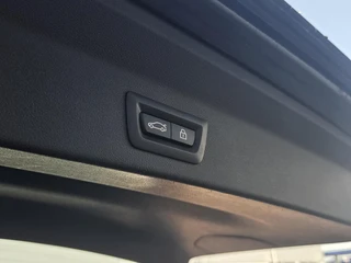 BMW X3 sDrive20i Launch Edition High Executive | Schuif-kanteldak | Climate Control | Parkeercamera / 25