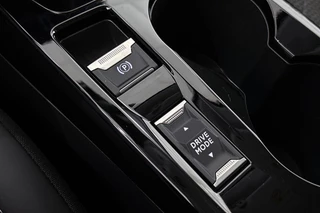 Peugeot 208 1.2 Hybrid 110 e-DCS6 Allure / 31