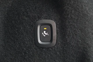 Volvo XC60 T6 Recharge AWD Plus Dark | Stoelverwarming | Trekhaak |  Parkeercamera | Panoramadak  | Longe Range | Pilot Assist | BLIS | Leder | Glossy Black | Keyless / 16