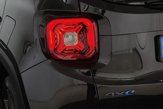 Jeep Renegade 4xe 240 Plug-in Hybrid Electric S LED Leder Stoelverwarming Trekhaak Camera Kenwood / 24