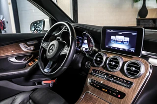 Mercedes GLC-klasse 350e 4MATIC AMG Premium Plus|Pano|verkoeling|Trekhaak|Leder / 34