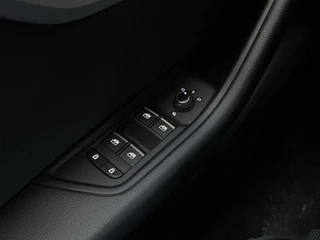 Audi A4 Avant 35 TFSI Business Edition Navigatie Cruise Control / 21