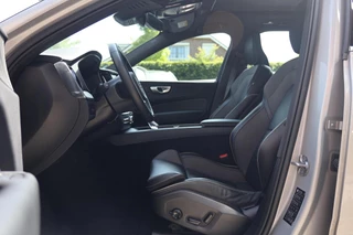 Volvo XC60 T6 Recharge AWD Plus Bright | Stoelverwarming | Trekhaak  | Parkeercamera | Panoramadak | Long Range |   Memory Stoelen | Keyless / 22