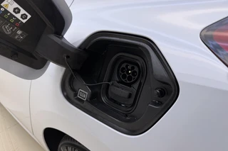 Opel Corsa Electric Long Range GS 51 kWh | NIEUW | tot 429km WLTP | 100kW snelladen | Stoel- & stuurverwarming | Camera | Apple Carplay/Android Auto / 17