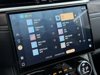 Jaguar F-PACE 2.0 P400e PHEV HSE VAN: 40.900,- VOOR: 38.877,- UW VOORDEEL: 2.023,- RIJKLAARPRIJS INCL 12 MND BOVAG GARANTIE| PANORAMA DAK | EL.STOELEN MET GEHEUGEN | HEAD UP | STOEL + STUUR VERWARMING | LEDER| 360 CAMERA / 43