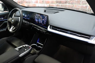BMW X1 sDrive18i High Executive Automaat  / Widescreen Display / Stoelverwarming / Leder / Climate Control / Driving Assistant Plus / Cruise Control / Leder / Achteruitrijcamera / 17 Inch / Adaptieve LED koplampen / 20