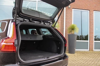 Volvo V60 2.0 B4 Inscription | NL auto | 2e eigenaar | BTW auto | Stuurverwarming | Leer | Cruise control | DAB | Camera | LED | Navigatie | Bluetooth | PDC / 32