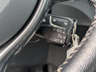 Toyota Yaris 1.5 Hybrid Aspiration / 22