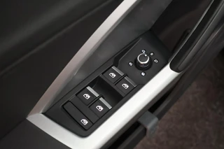 Audi Q3 35 TFSI 150pk Business Edition Trekhaak Camera Stoelverwarming LED Virtual Cockpit Navigatie Panoramadak / 18