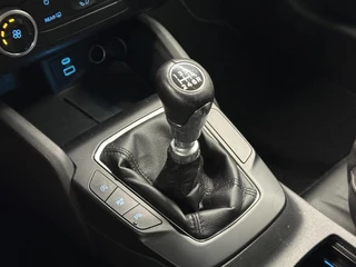 Ford Focus 1.0 EcoBoost Hybrid Connected CRUISE PDC / 36
