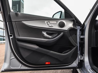 Mercedes-Benz E-klasse 200 AMG Line | Panoramadak | Leder | 360  Camera | Widescreen | LED | Apple CarPlay Android Auto | Memory | 19" | Sfeerverlichting | Dealeronderhouden / 43