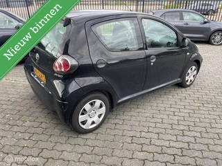 Toyota Aygo 1.0-12V Cool/Lage km/Dealer onderhouden! NAP!! / 4