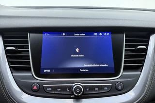 Opel Grandland X 1.2 Turbo Business Executive | Electrische achterklep | Navigatie | Camera | Half lederen bekleding | DAB radio | Apple Carplay | Extra getint glas / 29