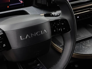 Lancia Ypsilon 1.2 Turbo Hybrid LX / 12