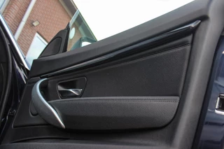 BMW 3-serie Gran Turismo 320i High Executive | Sport Line | NL auto | Keyless entry | Panoramadak | Xenon | HiFi audio | Navigatie Professional | Cruise control | M-sportstuur | PDC / 36
