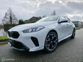 BMW 1 Series 123 xDrive Pano / 360' camera / Navi / 31