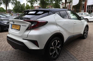 Toyota C-HR 1.8 HYBRID STYLE / 4