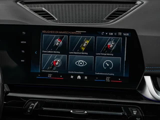 BMW iX1 eDrive20 67 kWh M Sport | SOH 100% | Trekhaak | Harman/Kardon | Keyless | LED | Camera | Navigatie | 18" / 30