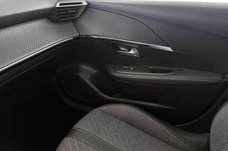 Peugeot 208 1.2 Hybrid 100 e-DCS6 Allure / 30