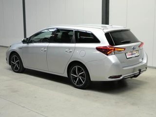 Toyota Auris 1.8 Hybrid Aspiration / 24