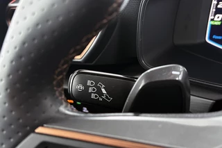 CUPRA Leon Sportstourer 1.4 e-Hybrid Achteruitrijcamera 18" Stoelverwarming Carplay / 38