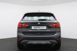 Bmw X1 sDrive20i Orange Edition 192PK Pano | Leder | HUD | Stoelverwarming / 5