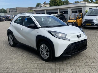 Toyota Aygo X 1.0 VVT-i MT 72pk S-CVT / 4