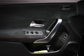 Mercedes-Benz CLA-klasse 250 e Business Solution AMG | WINTER PACK | PANORAMADAK | STUURVERWARMING | CAMERA / 29