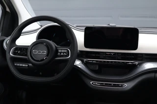 Fiat 500e Urban Comfort 42 kWh  Keyless/Stoelverw/CarPlay/Camera/Dodehoek/Pdc/15" / 8