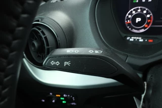 Audi Q2 1.4 TFSI CoDS-line  Automaat, Stoelverwarming, Virtual, Leer, / 24