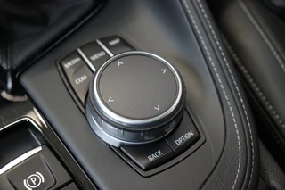 BMW X2 sDrive20i High Executive M Sport Pakket Automaat  / Navigatiesysteem Plus / Leder / Panoramadak / Stoelverwarming / LED / Harman Kardon / 19 Inch / Head-Up Display / Parkeersensoren voor+achter / Climate Control / Shadow Line / 22