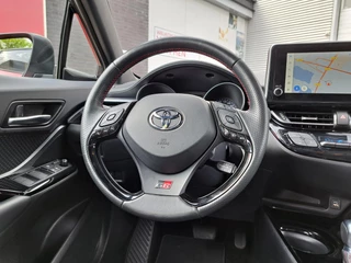 Toyota C-HR 1.8 HYBRID GR-SPORT 19"LM-VELGEN CAMERA NAVI STUUR-/STOELVERWARMING P-SENSOREN AD-CRUISE HALF-LEDER/ALCANTARA / 18